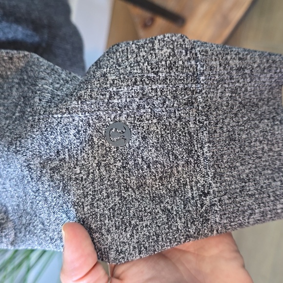 Lululemon Men's Engineered Warmth Long Sleeve in Black / White - Picture 5 of 6